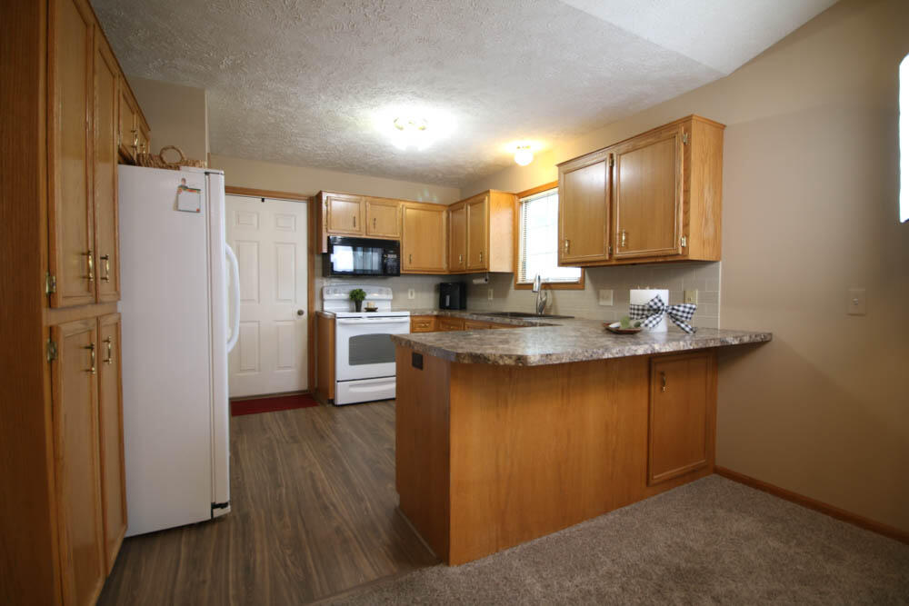 2941 Parkside Drive, Unit 88 Jenison, MI 49428 - Photo 6 of 38 IMG_9971