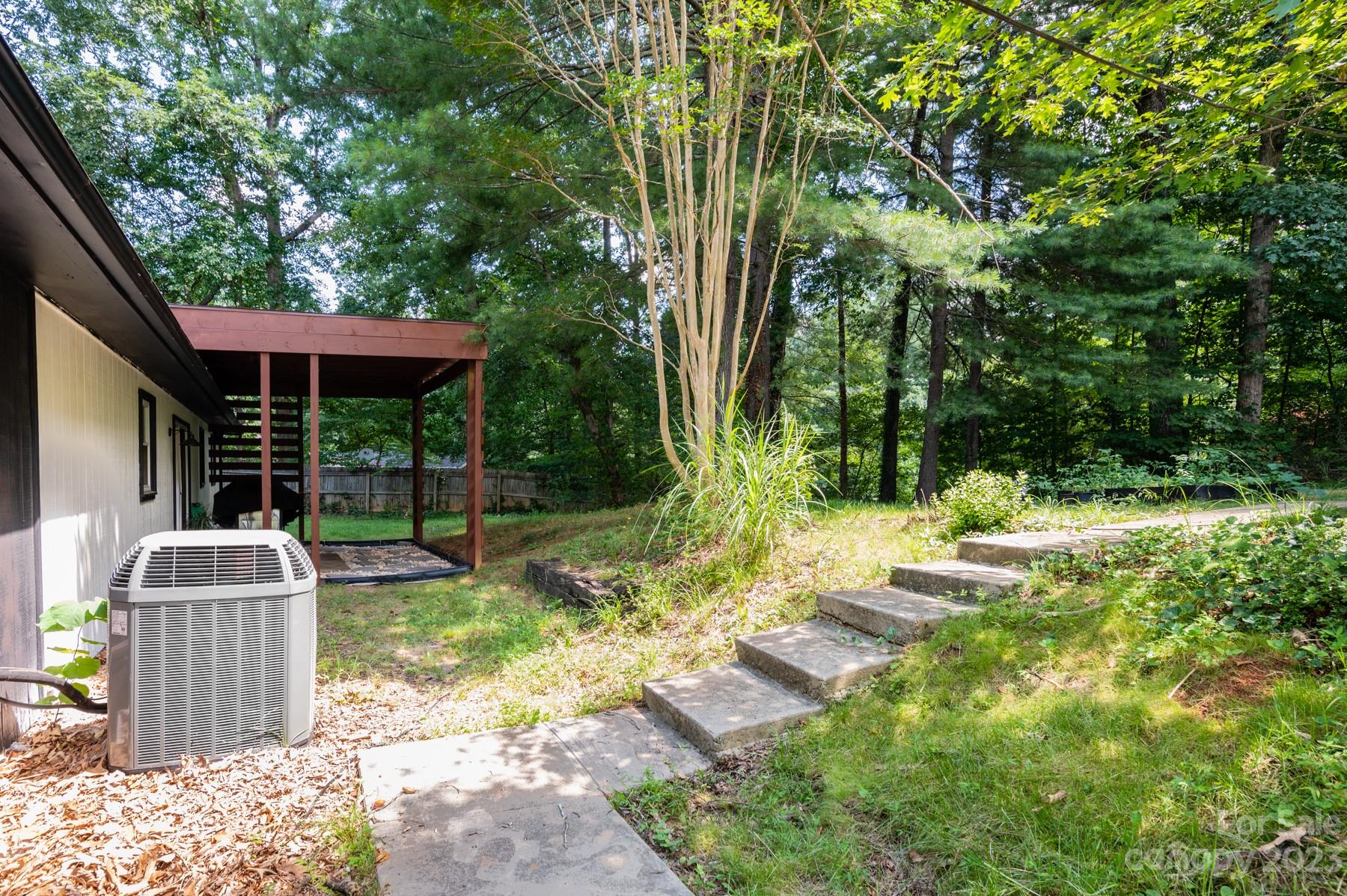 357 Holbert Road Hendersonville, NC 28791 - Photo 34 of 37 Gallery Image 34