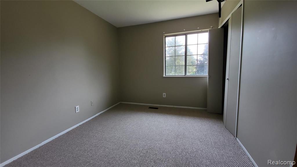 1198 Stonehenge Road Flint, MI 48532 - Photo 9 of 18
