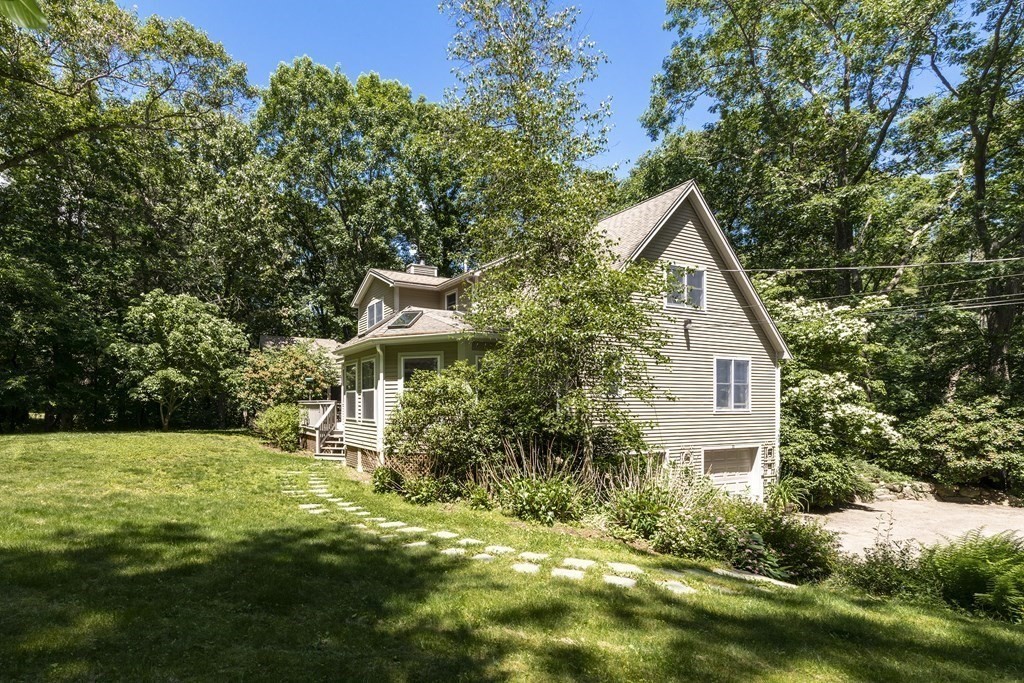 21 Mill Road Ipswich, MA 01938 - Photo 3 of 23 a view of a house with backyard and garden