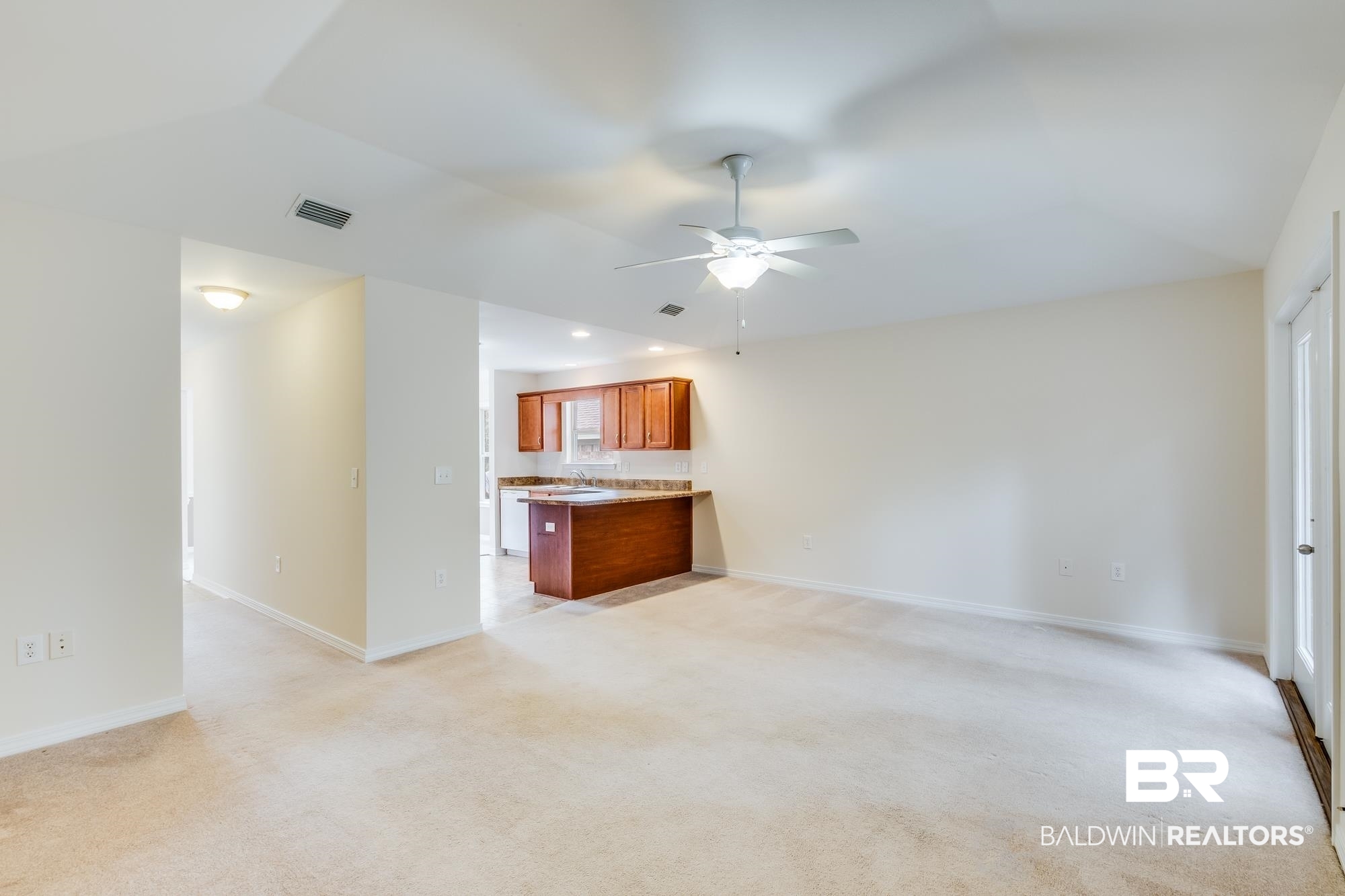 7363 Franklin Square Court Daphne, AL 36526 - Photo 11 of 31 Living Room