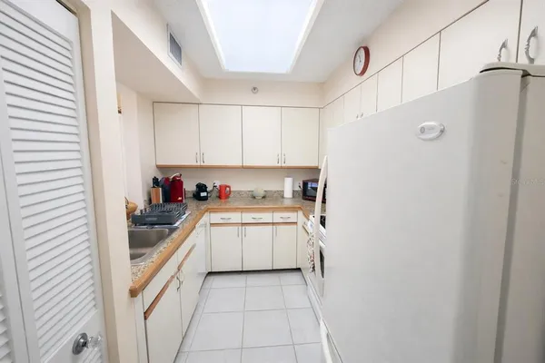 $1,550 | 2333 Feather Sound Drive, Unit B406, Clearwater, FL 33762