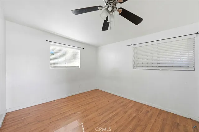 a view of a big room with wooden floor and closet in a room