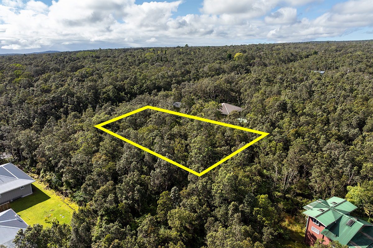 797 9th Street Volcano, HI 96785 - Photo 5 of 9 a view of a tennis court