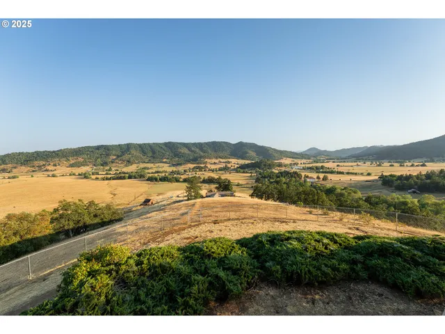 a bed room with a bed