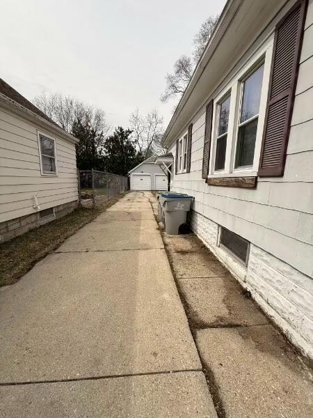 4651 North 48th Street Milwaukee, WI 53218 - Photo 2 of 12 Driveway