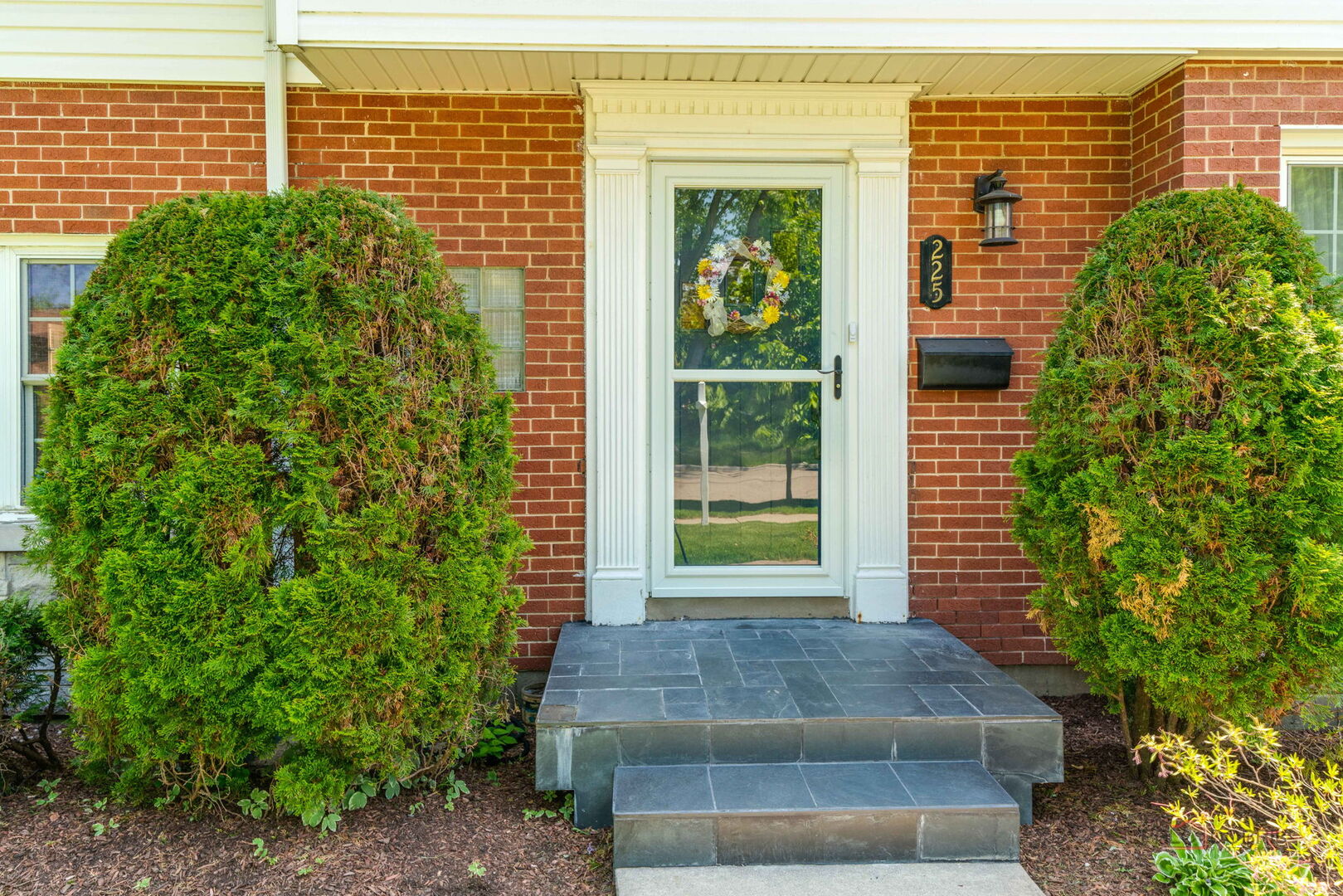 225 Stratford Road Des Plaines, IL 60016 - Photo 2 of 35