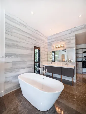 $4,940,000 | 1540 Cleveland Road, Miami Beach, FL 33141