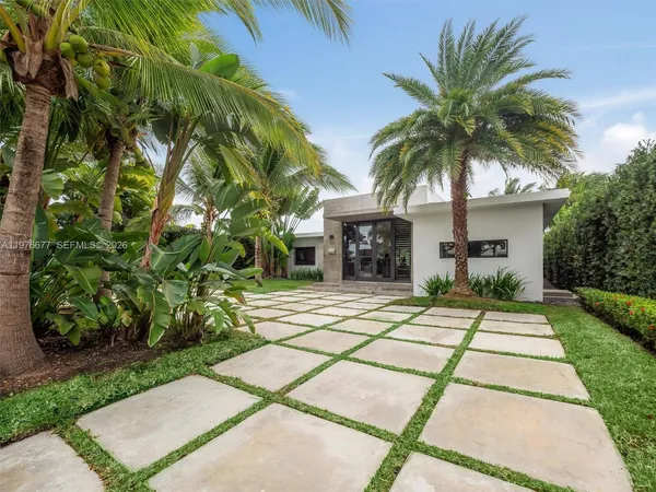 $4,940,000 | 1540 Cleveland Road, Miami Beach, FL 33141