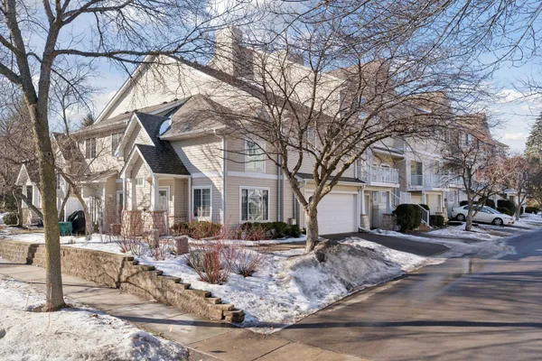 $350,000 | 626 Willoughby Way West, Hopkins, MN 55305