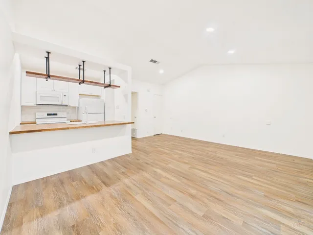 $1,650 | 1305 Hollow Creek Drive, Unit 4, Austin, TX 78704