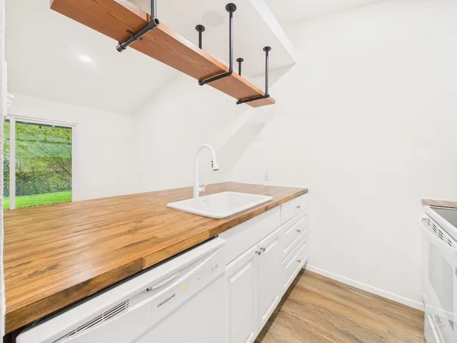 $1,650 | 1305 Hollow Creek Drive, Unit 4, Austin, TX 78704