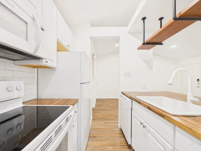 $1,650 | 1305 Hollow Creek Drive, Unit 4, Austin, TX 78704