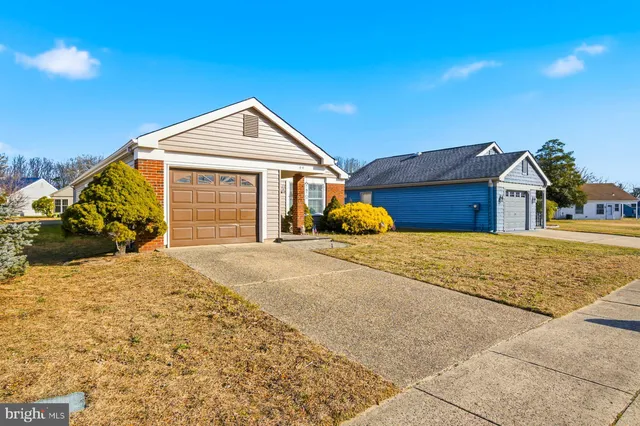 a view of backyard of house