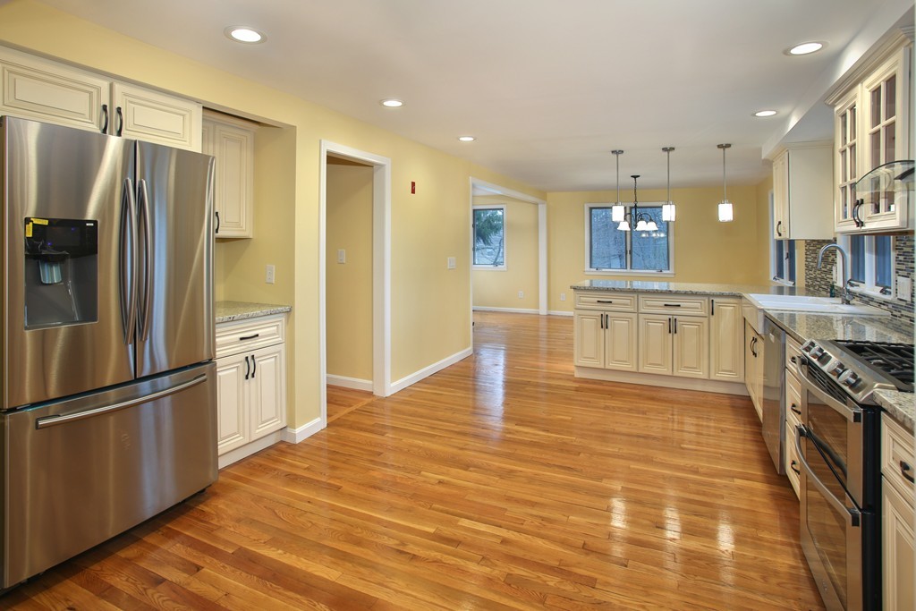 123 Brook Road Sharon, MA 02067 - Photo 3 of 16 Gallery Image 3