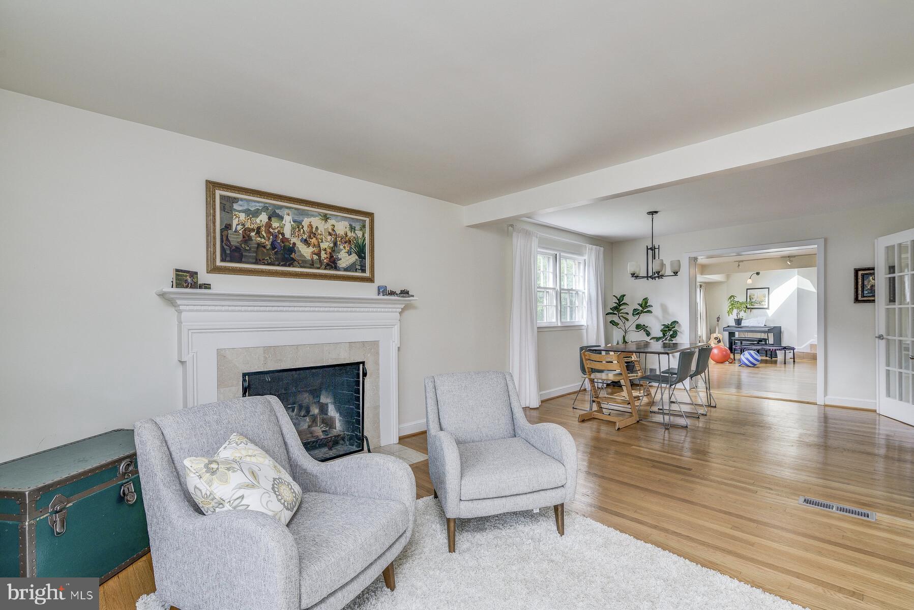 5512 Christy Drive Bethesda, MD 20816 - Photo 12 of 40 LR 2