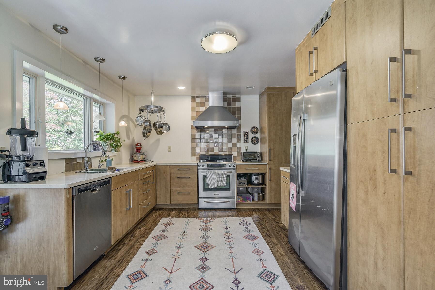 5512 Christy Drive Bethesda, MD 20816 - Photo 14 of 40 Modern updated kit w/stainless steel appliances