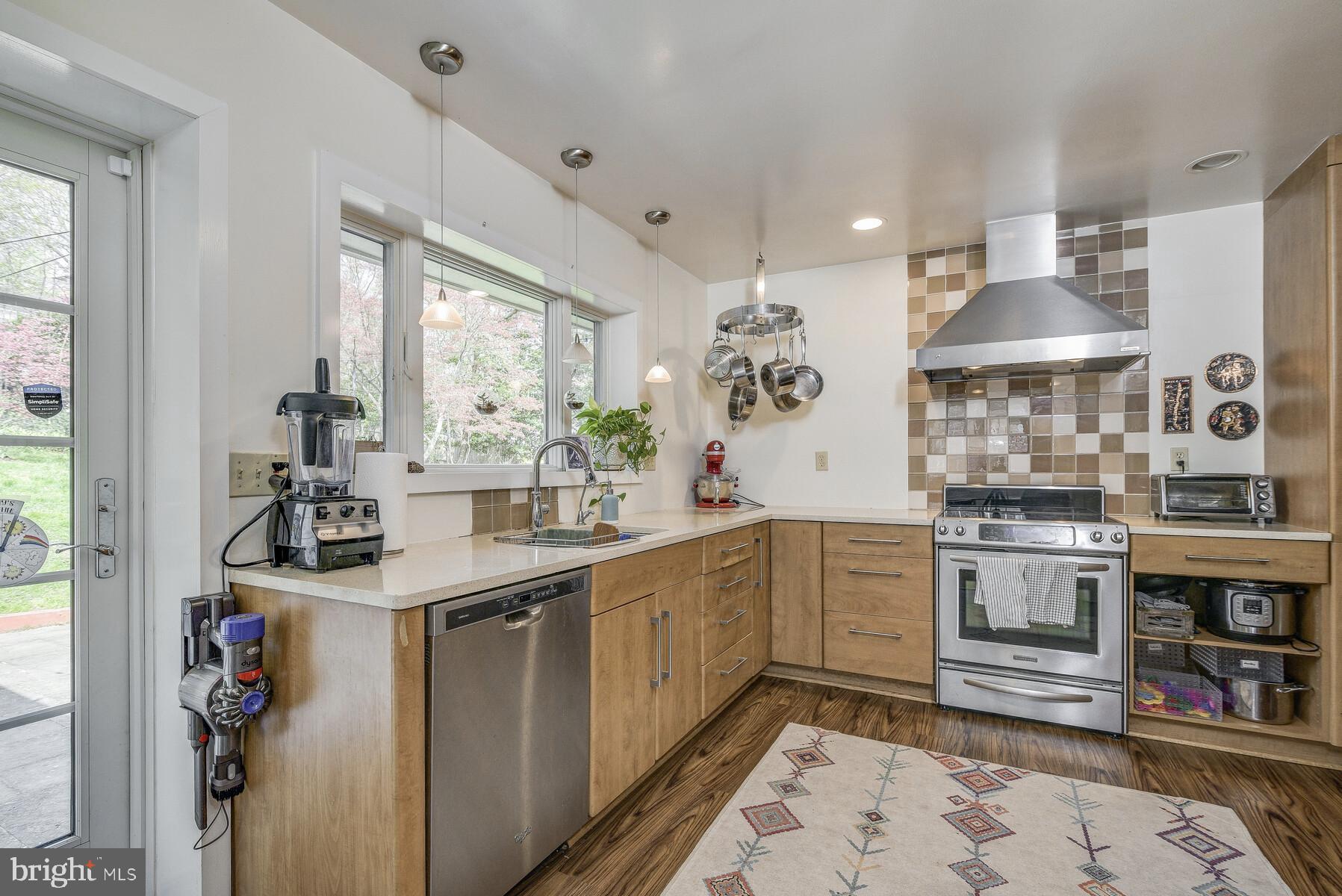 5512 Christy Drive Bethesda, MD 20816 - Photo 15 of 40 Door to backyard