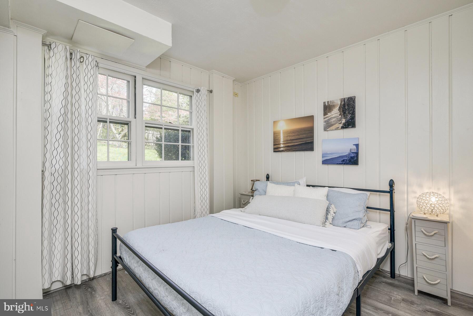 5512 Christy Drive Bethesda, MD 20816 - Photo 31 of 40 Mid level bedroom #4 w daylight window