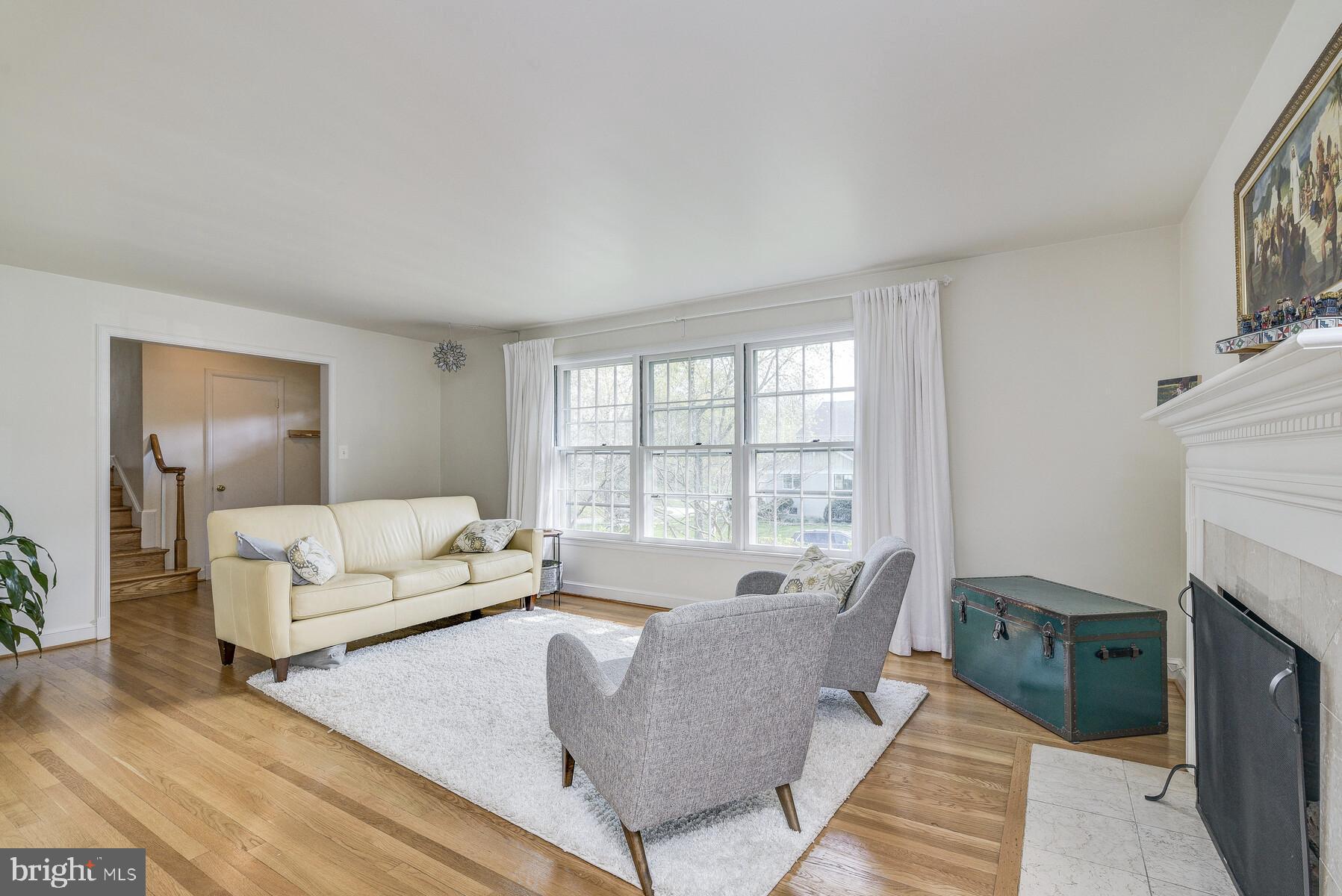 5512 Christy Drive Bethesda, MD 20816 - Photo 10 of 40 LR w/ wood-burning fireplace