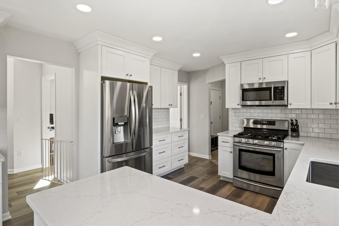 950 Meadow Ridge Lane Webster, NY 14580 - Photo 10 of 25