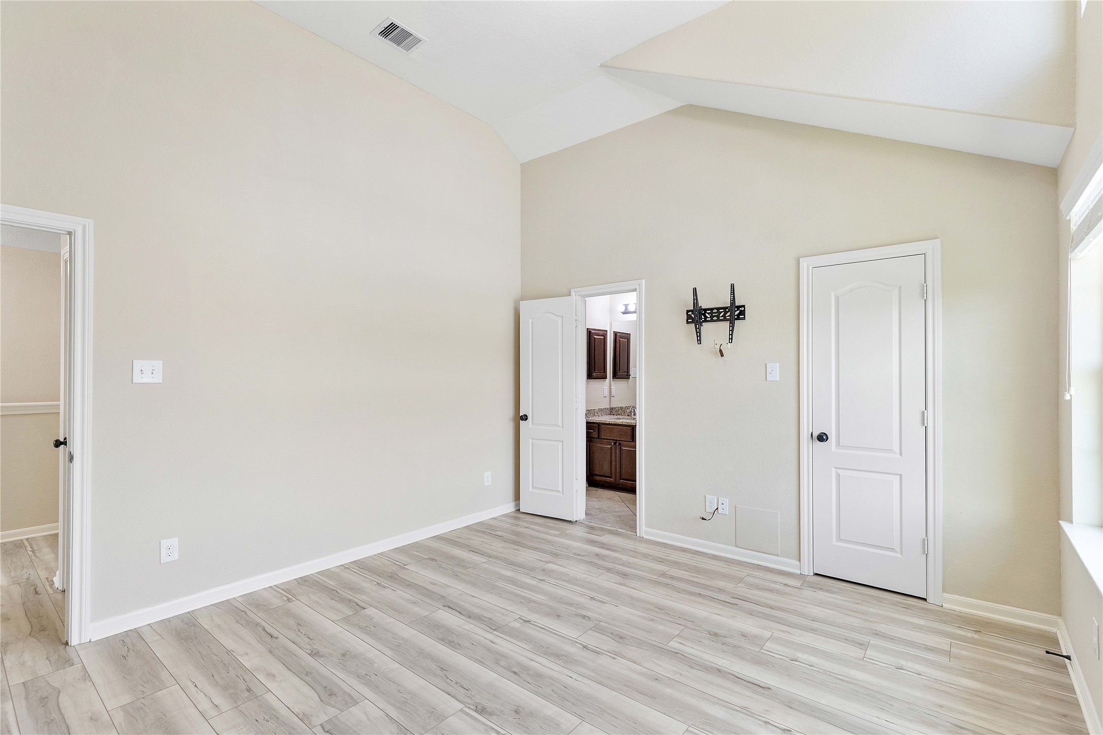 17206 Upper Ridge Lane Humble, TX 77346 - Photo 27 of 50 Upstairs bedroom.