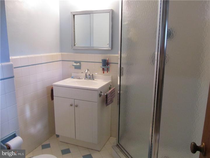 701 Thomas Road Cheltenham, PA 19012 - Photo 15 of 18 Bathroom
