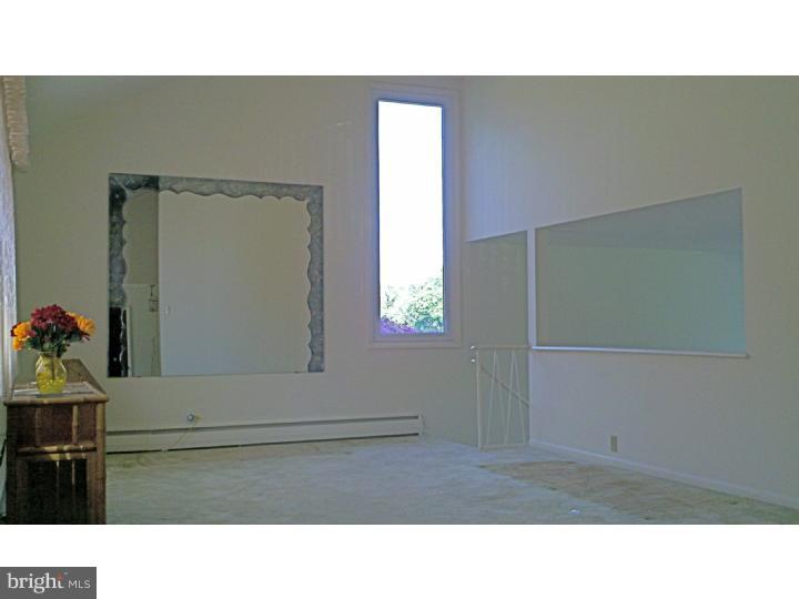 701 Thomas Road Cheltenham, PA 19012 - Photo 3 of 18 Living Room