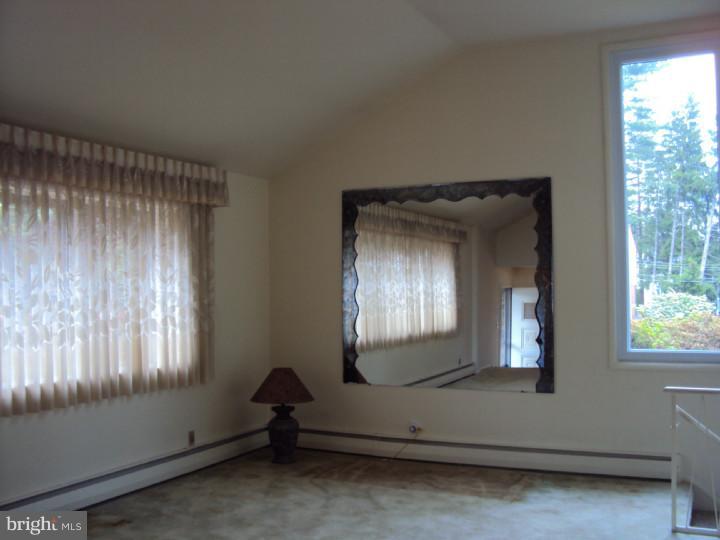 701 Thomas Road Cheltenham, PA 19012 - Photo 5 of 18 Living Room
