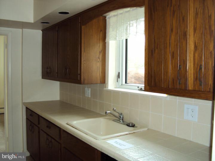 701 Thomas Road Cheltenham, PA 19012 - Photo 9 of 18 Kitchen