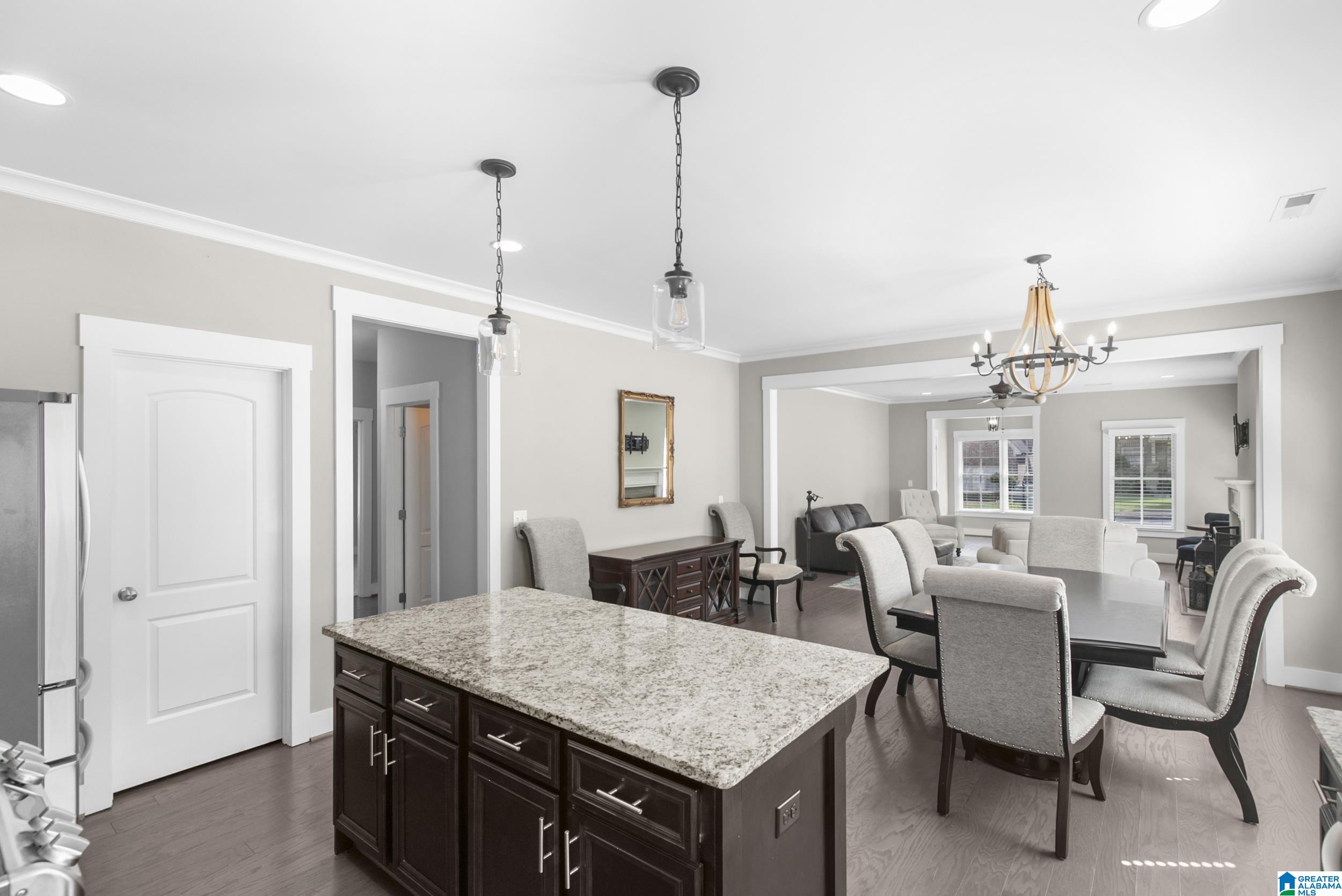 887 Valley Circle Leeds, AL 35094 - Photo 3 of 27