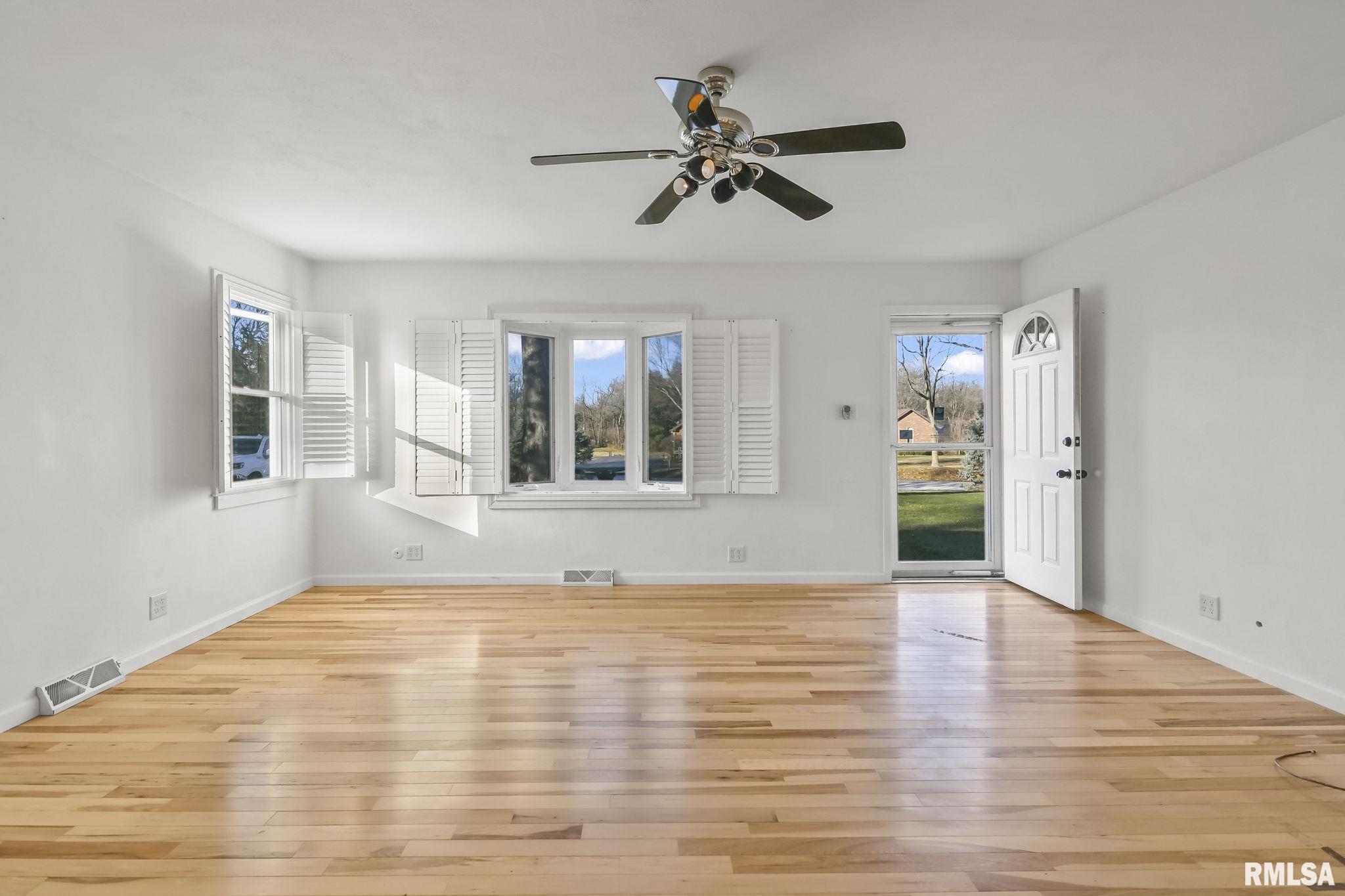 8094 South Vigal Road Pawnee, IL 62558 - Photo 5 of 44