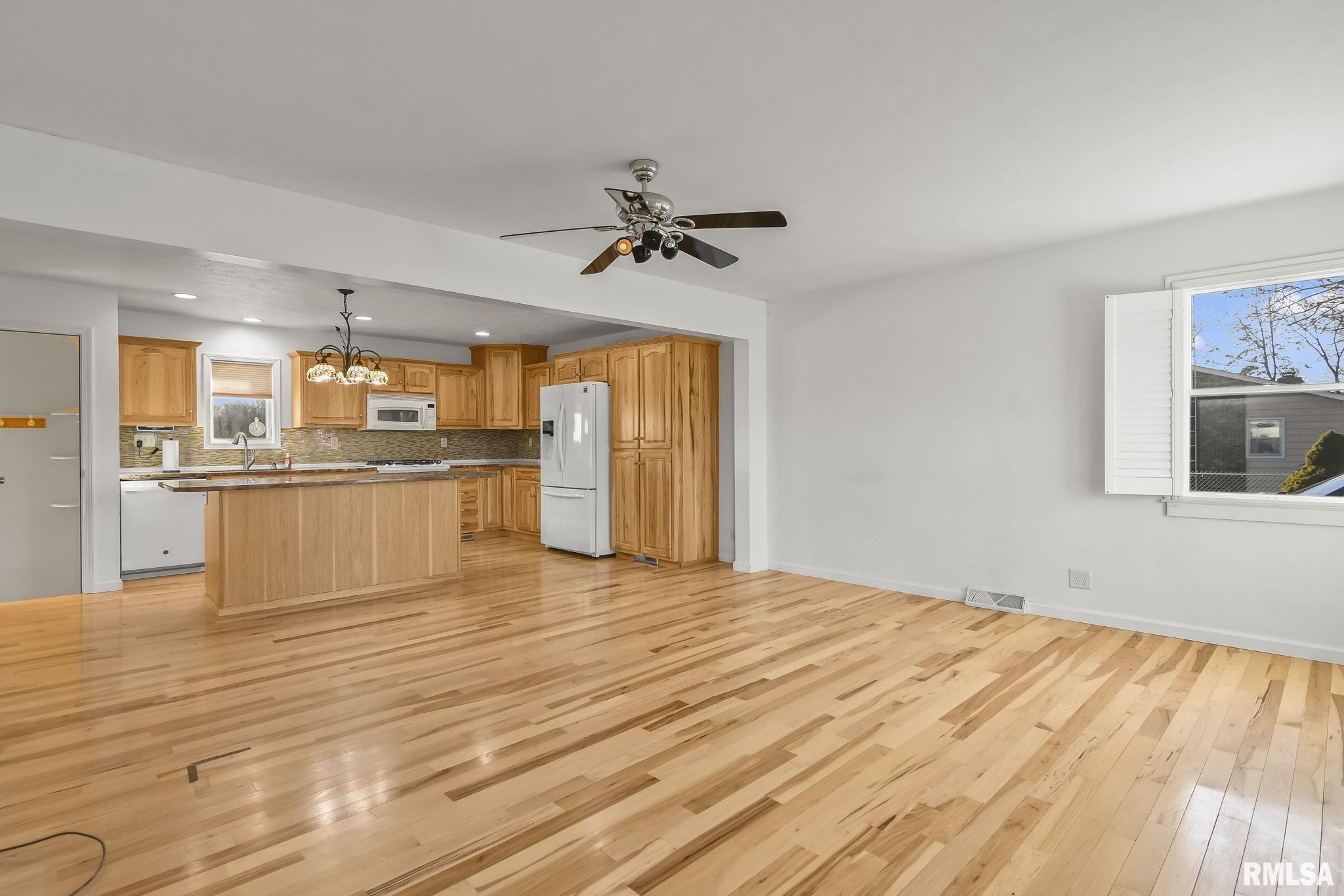 8094 South Vigal Road Pawnee, IL 62558 - Photo 9 of 44