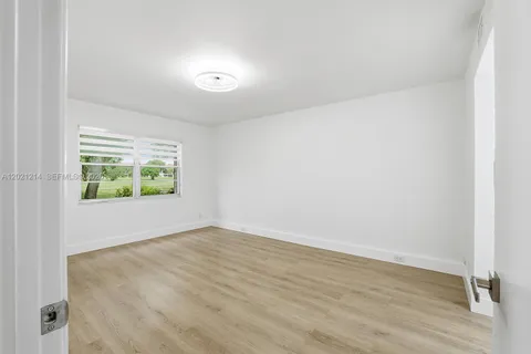$279,000 | 300 Southwest 130th Terrace, Unit 110B, Pembroke Pines, FL 33027
