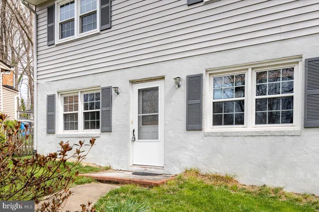 $2,300 | 181 Longstreet Avenue, Fredericksburg, VA 22401