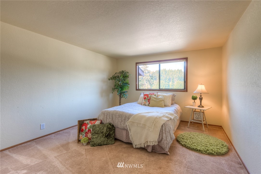 9327 Valhalla Way Bothell, WA 98011 - Photo 14 of 25 Gallery Image 14