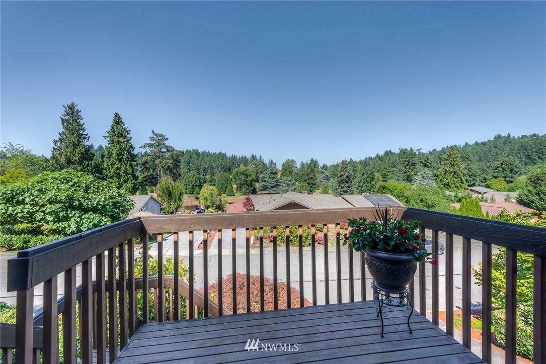 9327 Valhalla Way Bothell, WA 98011 - Photo 3 of 25 Gallery Image 3