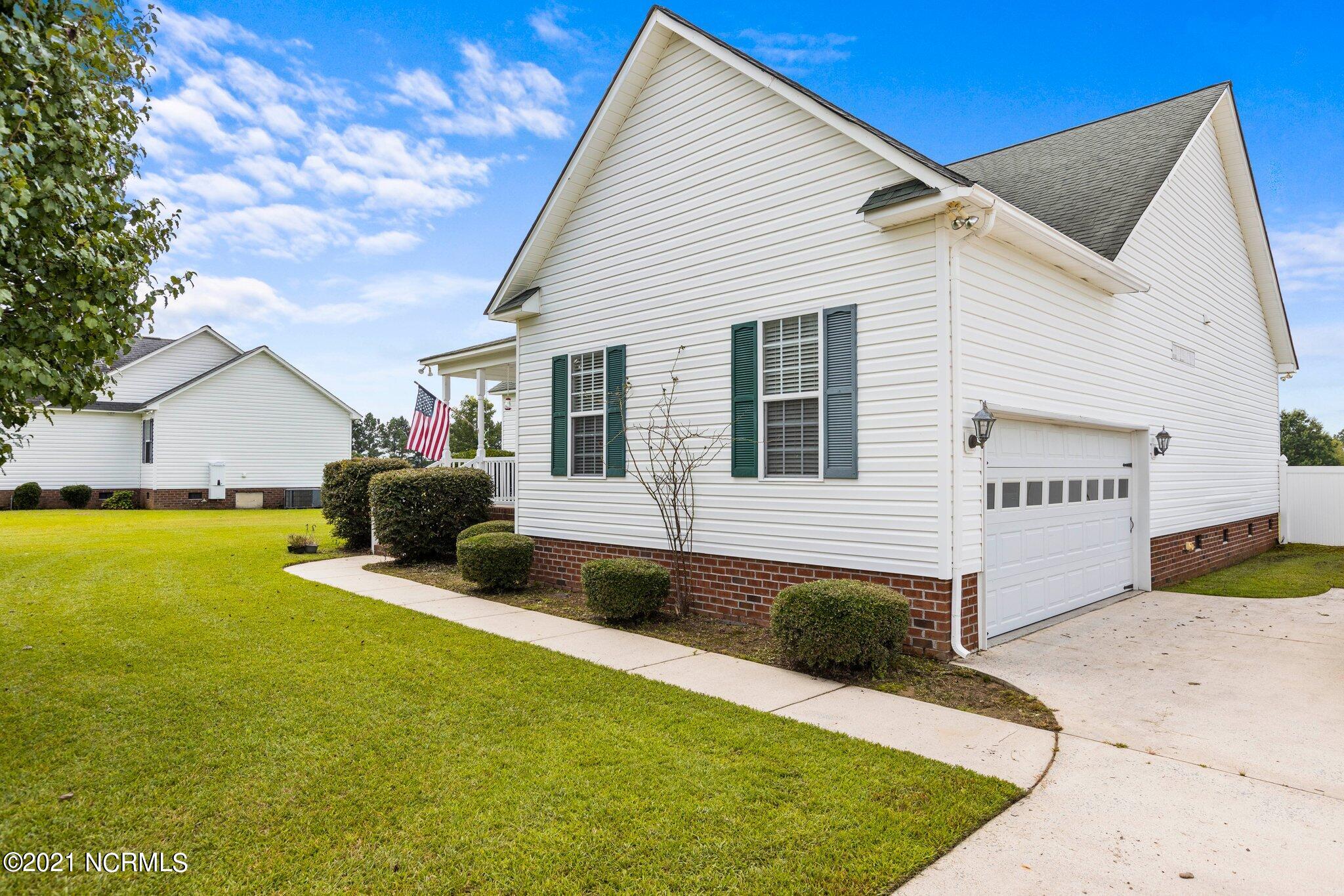 4578 Rountree Road Winterville, NC 28590 - Photo 3 of 32 10-web-or-mls-IMGL5632