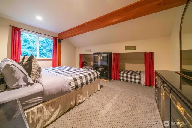 $849,950 | 351 Lost Lake Road, Easton, WA 98925