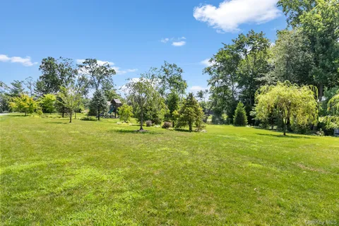 $1,995,000 | 16 Boxwood Lane, Rye, NY 10580