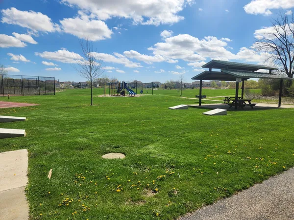 $290,000 | 1250 Parkview Drive, Antioch, IL 60002