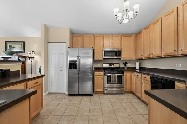 $290,000 | 1250 Parkview Drive, Antioch, IL 60002