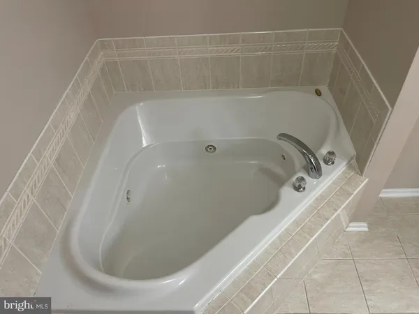 $3,200 | 160 Pennsbury Lane, Woodbury, NJ 08096