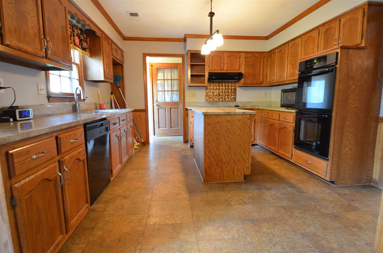 4010 Bartlett Country Road Bartlett, TN 38135 - Photo 6 of 25 The chefs kitchen has double ovens and granite countertops.