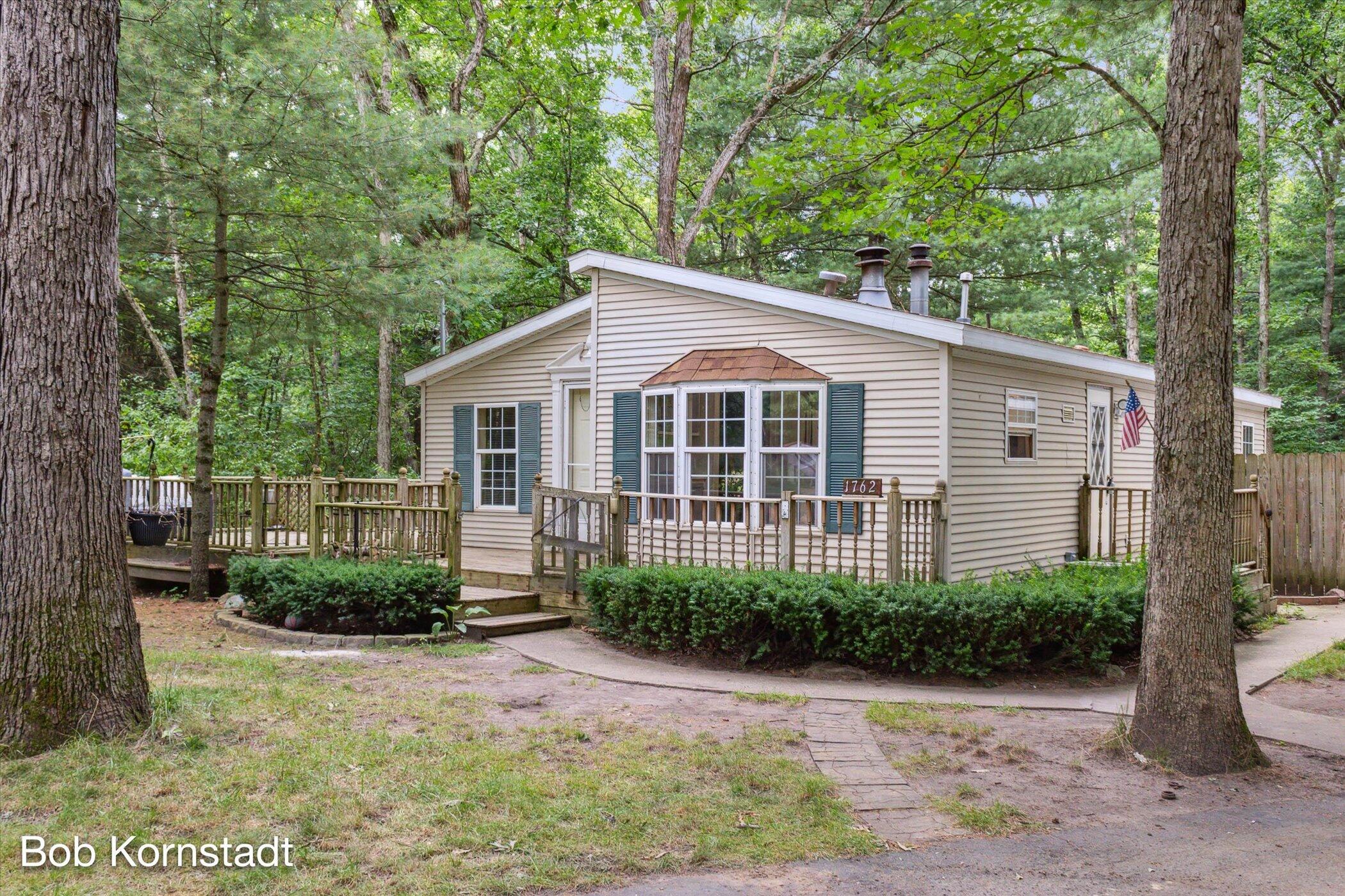 1762 Allen Road Allegan, MI 49010 - Photo 5 of 34 05-05-1762-Allen-Rd-Allegan-MI-49010-Win