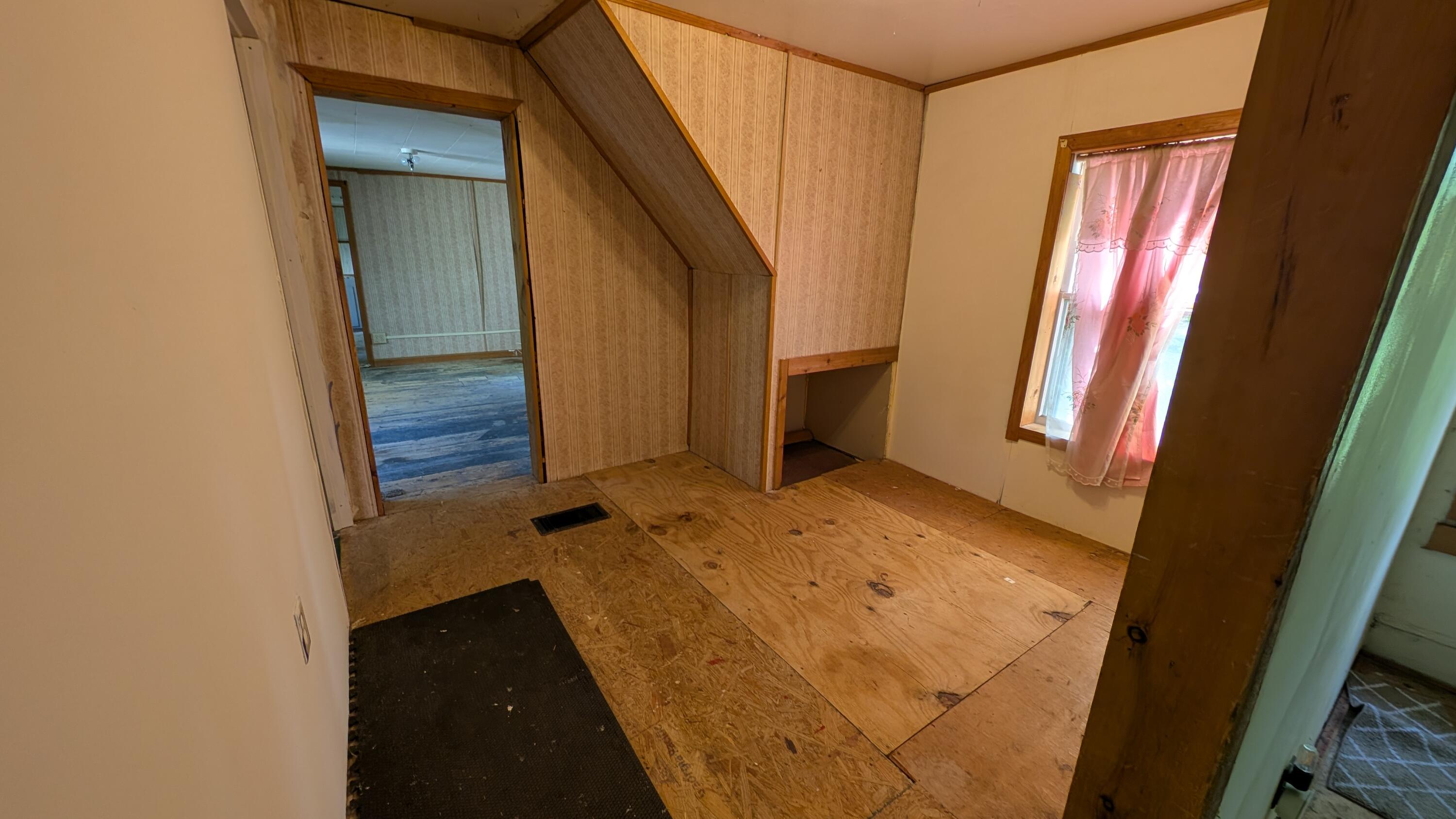 40 Walter Street Bangor, ME 04401 - Photo 29 of 38 Upstairs Hall/Bonus Nook