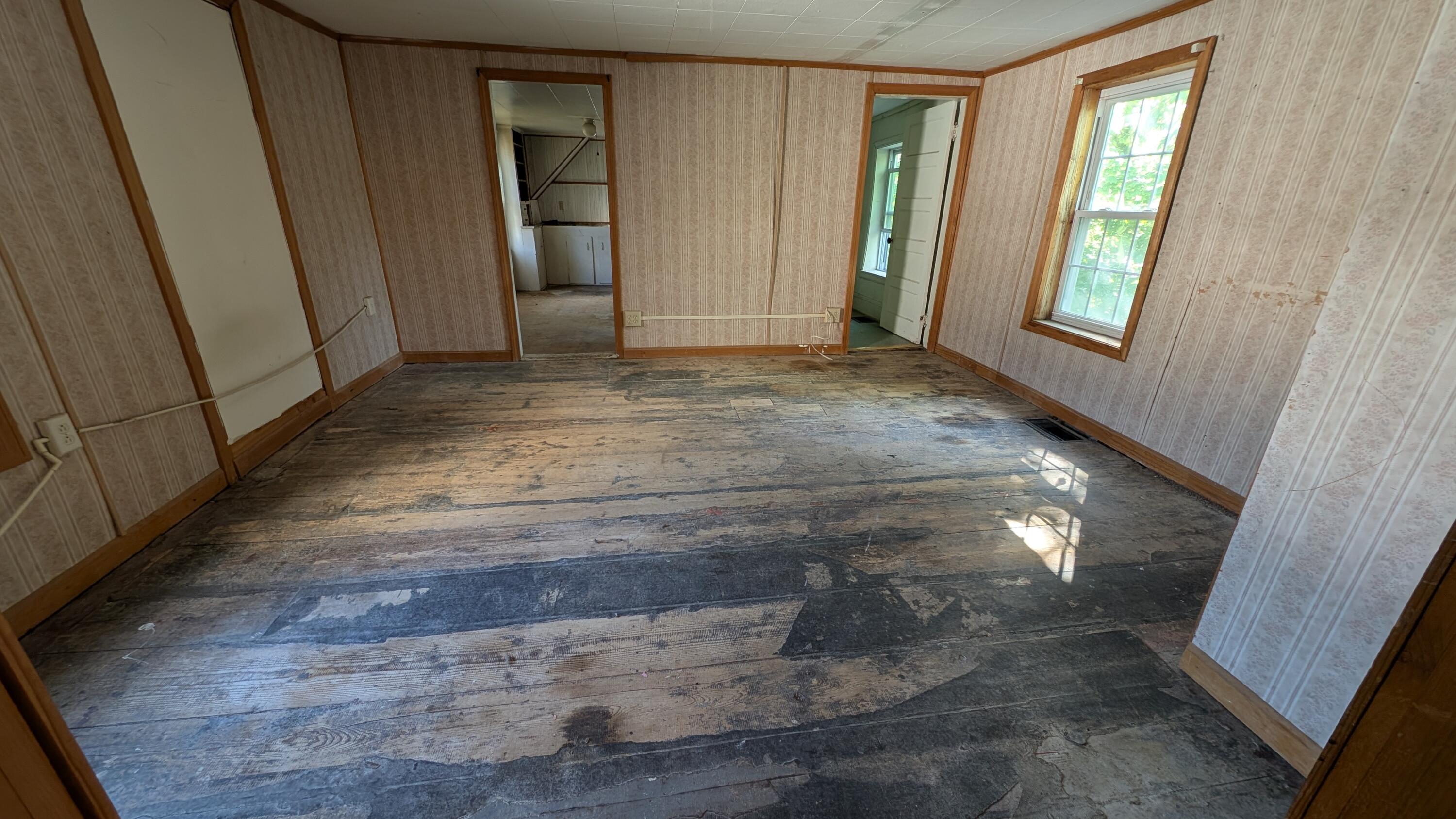 40 Walter Street Bangor, ME 04401 - Photo 33 of 38 Upstairs living room