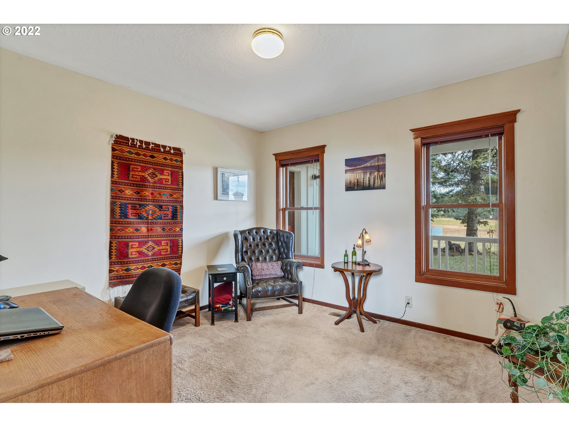 86835 R.R. Baker Road Springfield, OR 97478 - Photo 16 of 32 a living room with furniture and a window