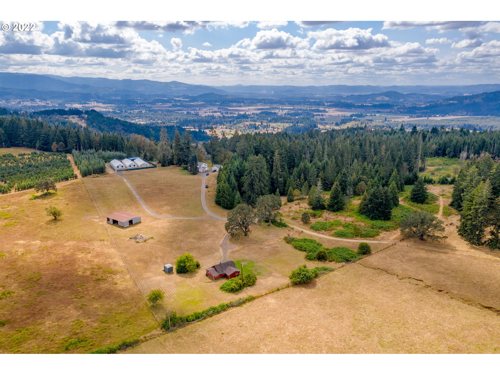 86835 R.R. Baker Road Springfield, OR 97478 - Photo 3 of 32 a view of a swimming pool with a yard