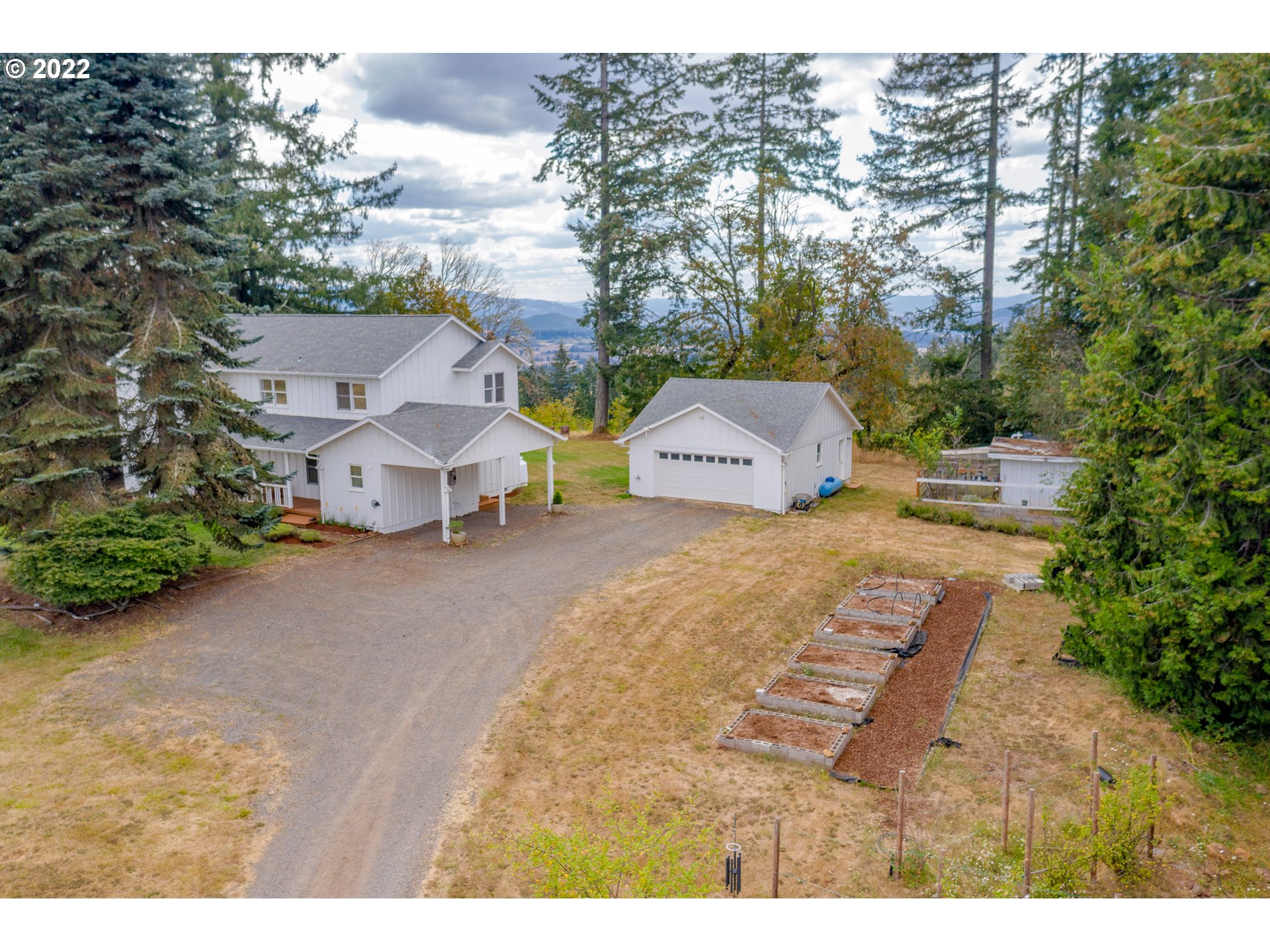 86835 R.R. Baker Road Springfield, OR 97478 - Photo 5 of 32 a view of a town with barn house